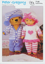Load image into Gallery viewer, Peter Gregory Double Knitting DK Pattern Pyjama Party Outfits For Dolls (7140)