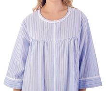 Load image into Gallery viewer, Slenderella Ladies Seersucker Stripe Robe with Zip Front (2 Colours)