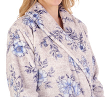 Load image into Gallery viewer, Slenderella Ladies Floral Fleece Shawl Collar Dressing Gown (2 Colours)