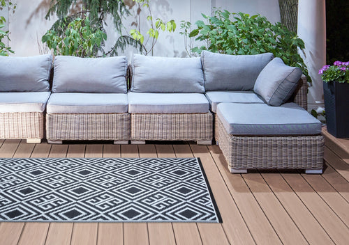 Geometric Diamond Style Reversible Garden Rug (120cm x 180cm)