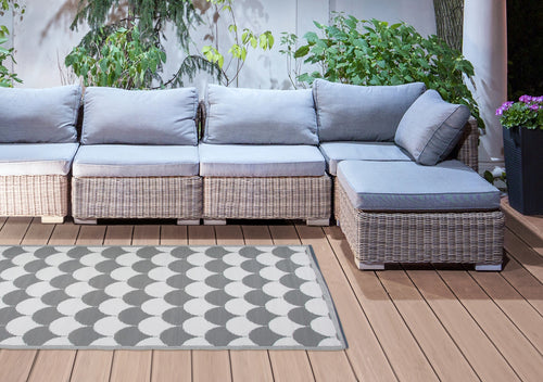 Outdoor Garden Rug Reversible & Waterproof Scallop Design (121cm x 180cm)
