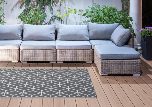 Geometric Print Outdoor Reversible Garden Rug (121cm x 180cm)