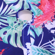 Load image into Gallery viewer, Flamingo Tablecloth with Zip &amp; Parasol Hole (60" Round)