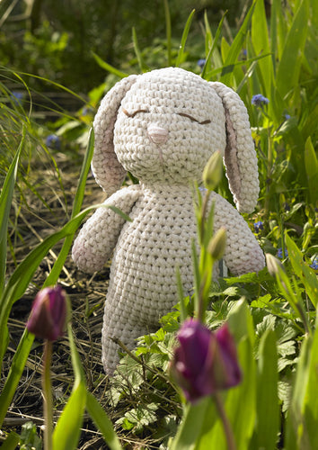 James Brett Chunky Crochet Pattern Beatrice Bunny (JB932)