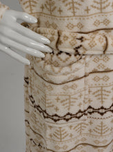 Load image into Gallery viewer, https://images.esellerpro.com/2278/I/938/86/HC06317-fairisle-print-dressing-gown-bathrobe-latte-close-up-2.jpg