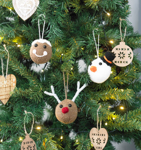 https://images.esellerpro.com/2278/I/141/294/king-cole-christmas-knits-book-5-image-5.jpg